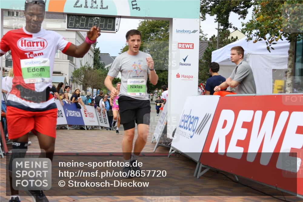 31.08.2025 - 21. Blankeneser Heldenlauf Strokosch-Dieckow http://msf.ph/oto/8657720 31.08.2025 10:54:16 Ziel 3506, 3538, 3632 meine-sportfotos.de