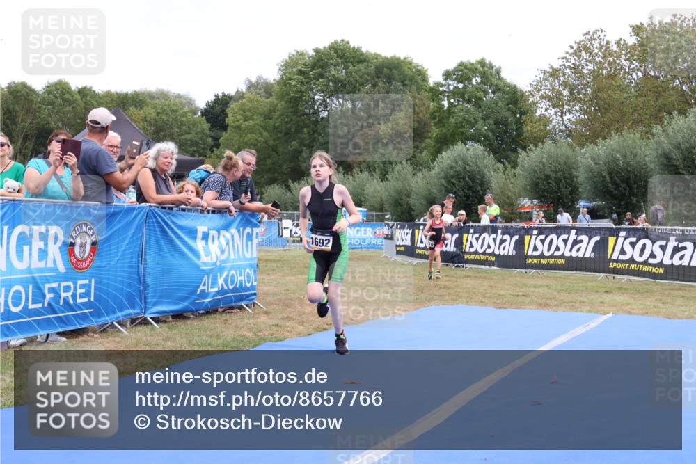 31.08.2025 - Elbe Triathlon Hamburg Strokosch-Dieckow http://msf.ph/oto/8657766 31.08.2025 13:00:58 Ziel 1692, 1710, 1716 meine-sportfotos.de