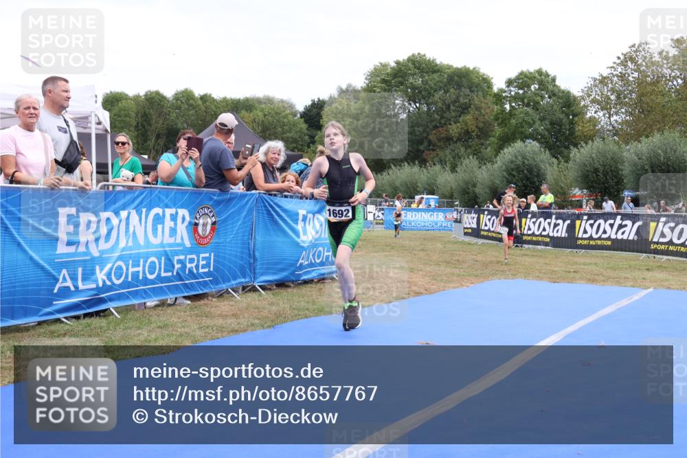 31.08.2025 - Elbe Triathlon Hamburg Strokosch-Dieckow http://msf.ph/oto/8657767 31.08.2025 13:00:59 Ziel 1692, 1710, 1716 meine-sportfotos.de