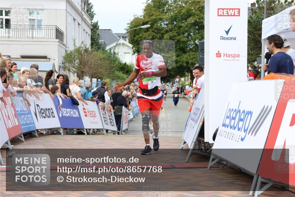 31.08.2025 - 21. Blankeneser Heldenlauf Strokosch-Dieckow http://msf.ph/oto/8657768 31.08.2025 10:54:11 Ziel 3506, 3538 meine-sportfotos.de