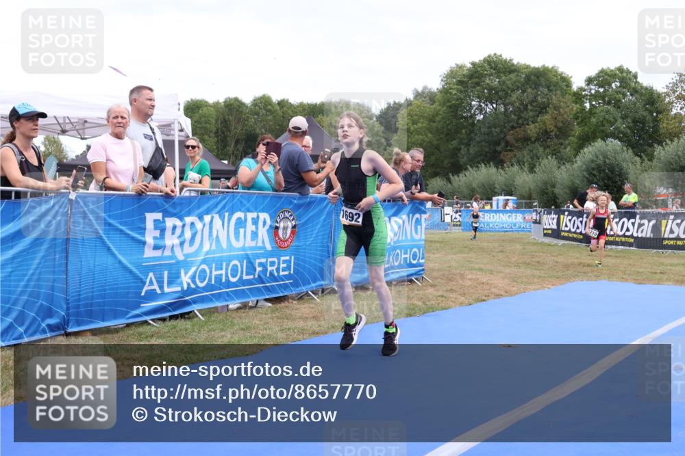 31.08.2025 - Elbe Triathlon Hamburg Strokosch-Dieckow http://msf.ph/oto/8657770 31.08.2025 13:00:59 Ziel 1692, 1710, 1716 meine-sportfotos.de