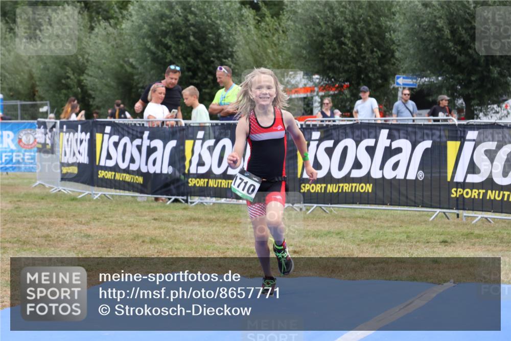 31.08.2025 - Elbe Triathlon Hamburg Strokosch-Dieckow http://msf.ph/oto/8657771 31.08.2025 13:01:01 Ziel 1692, 1710, 1716 meine-sportfotos.de