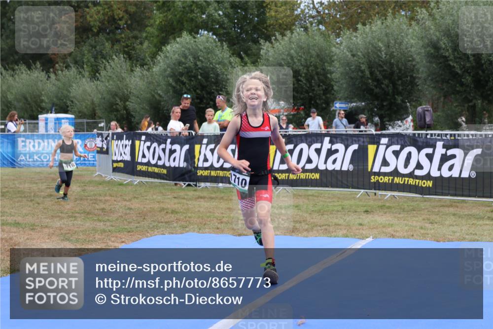 31.08.2025 - Elbe Triathlon Hamburg Strokosch-Dieckow http://msf.ph/oto/8657773 31.08.2025 13:01:01 Ziel 1692, 1710, 1716 meine-sportfotos.de