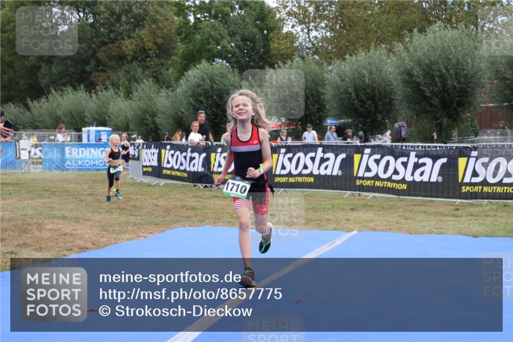 31.08.2025 - Elbe Triathlon Hamburg Strokosch-Dieckow http://msf.ph/oto/8657775 31.08.2025 13:01:02 Ziel 1692, 1710, 1716 meine-sportfotos.de