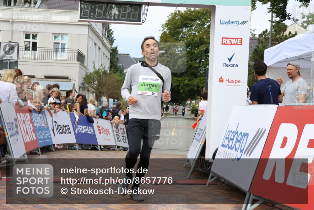 31.08.2025 - 21. Blankeneser Heldenlauf Strokosch-Dieckow http://msf.ph/oto/8657776 31.08.2025 10:53:44 Ziel 3333, 3501, 3234 meine-sportfotos.de