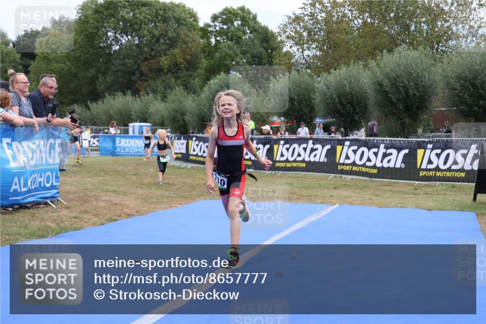 31.08.2025 - Elbe Triathlon Hamburg Strokosch-Dieckow http://msf.ph/oto/8657777 31.08.2025 13:01:02 Ziel 1692, 1710, 1716 meine-sportfotos.de