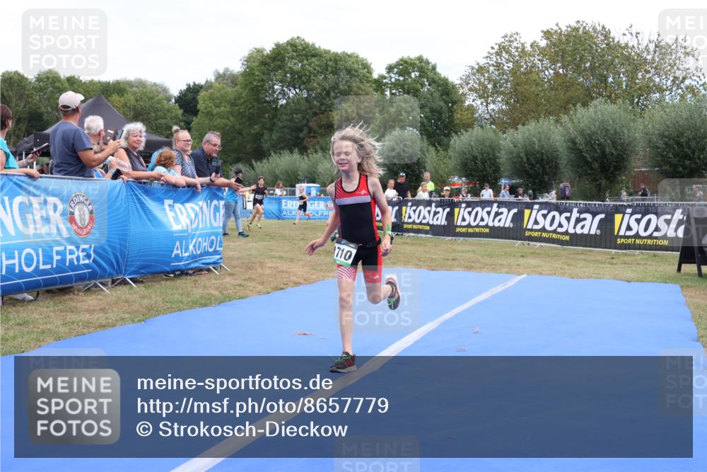 31.08.2025 - Elbe Triathlon Hamburg Strokosch-Dieckow http://msf.ph/oto/8657779 31.08.2025 13:01:02 Ziel 1692, 1710, 1716 meine-sportfotos.de