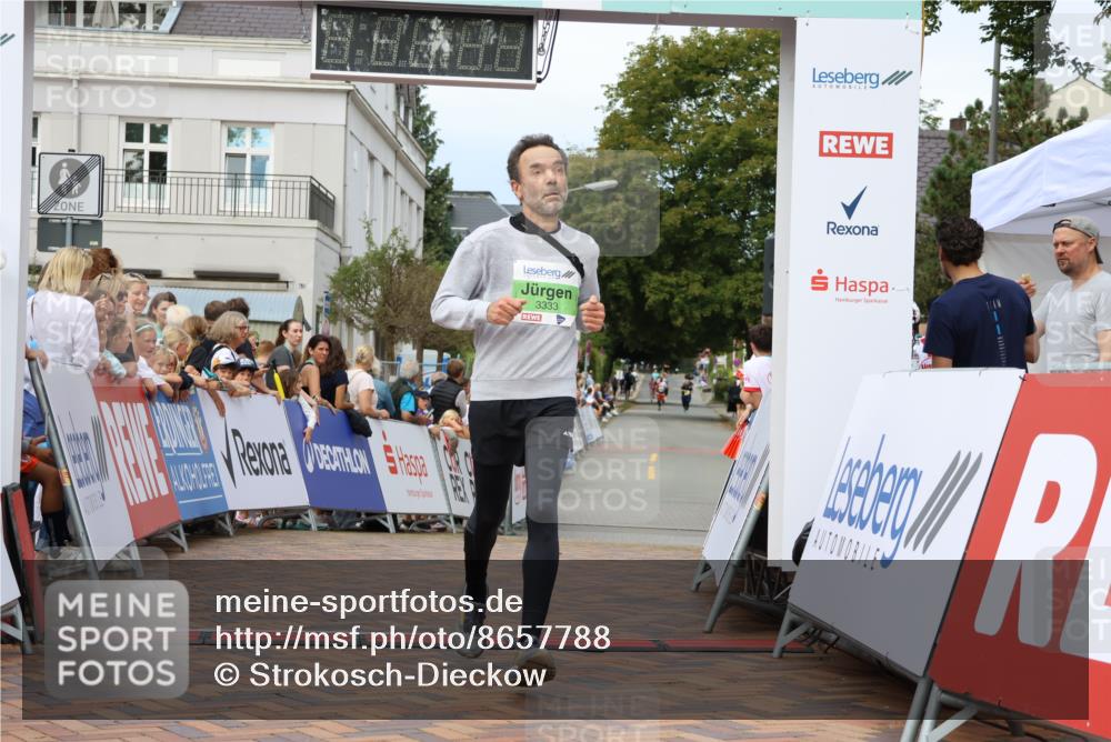 31.08.2025 - 21. Blankeneser Heldenlauf Strokosch-Dieckow http://msf.ph/oto/8657788 31.08.2025 10:53:43 Ziel 3333, 3501, 3234 meine-sportfotos.de