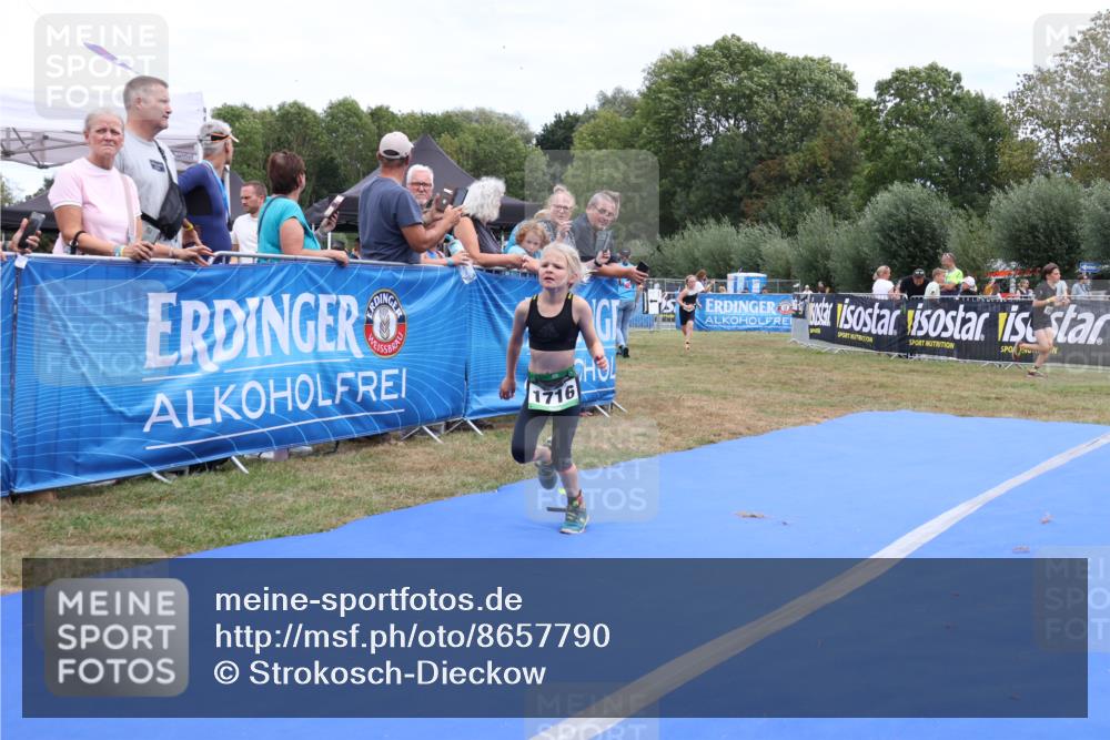 31.08.2025 - Elbe Triathlon Hamburg Strokosch-Dieckow http://msf.ph/oto/8657790 31.08.2025 13:01:05 Ziel 1710, 1716, 1721 meine-sportfotos.de