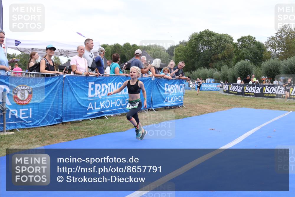 31.08.2025 - Elbe Triathlon Hamburg Strokosch-Dieckow http://msf.ph/oto/8657791 31.08.2025 13:01:05 Ziel 1710, 1716, 1721 meine-sportfotos.de