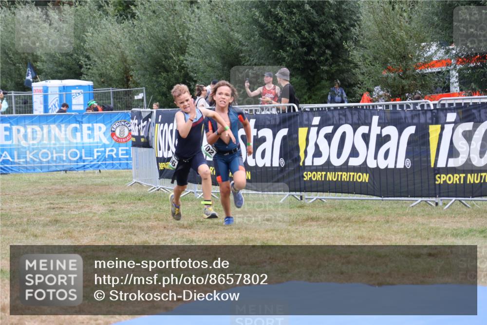 31.08.2025 - Elbe Triathlon Hamburg Strokosch-Dieckow http://msf.ph/oto/8657802 31.08.2025 13:01:36 Ziel 1702, 1706 meine-sportfotos.de