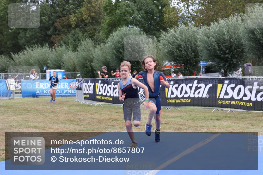 31.08.2025 - Elbe Triathlon Hamburg Strokosch-Dieckow http://msf.ph/oto/8657807 31.08.2025 13:01:38 Ziel 1670, 1702, 1706 meine-sportfotos.de