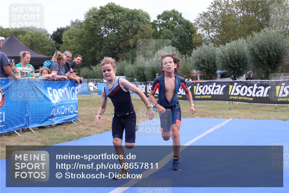31.08.2025 - Elbe Triathlon Hamburg Strokosch-Dieckow http://msf.ph/oto/8657811 31.08.2025 13:01:39 Ziel 1670, 1702, 1706 meine-sportfotos.de