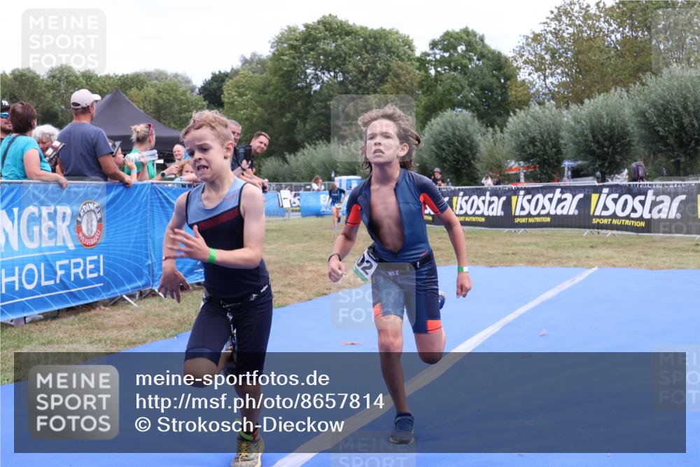 31.08.2025 - Elbe Triathlon Hamburg Strokosch-Dieckow http://msf.ph/oto/8657814 31.08.2025 13:01:40 Ziel 1670, 1702, 1706 meine-sportfotos.de