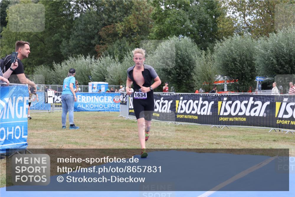 31.08.2025 - Elbe Triathlon Hamburg Strokosch-Dieckow http://msf.ph/oto/8657831 31.08.2025 13:01:52 Ziel 1634, 1670 meine-sportfotos.de