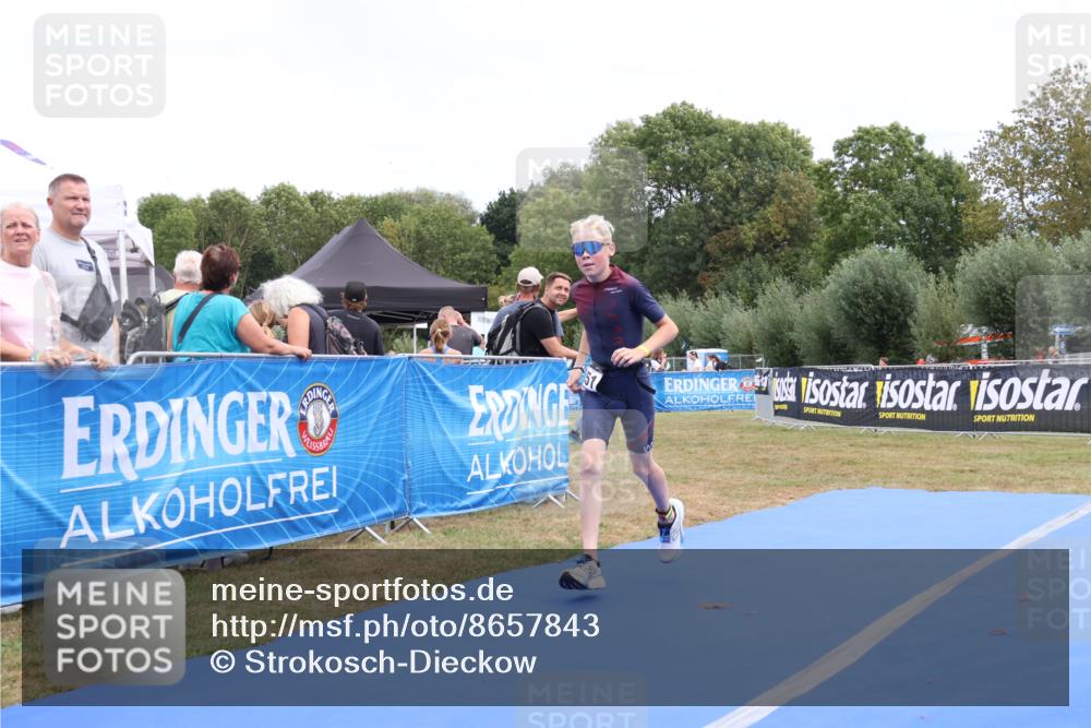 31.08.2025 - Elbe Triathlon Hamburg Strokosch-Dieckow http://msf.ph/oto/8657843 31.08.2025 13:02:13 Ziel 1651, 1671 meine-sportfotos.de