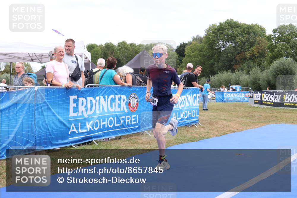 31.08.2025 - Elbe Triathlon Hamburg Strokosch-Dieckow http://msf.ph/oto/8657845 31.08.2025 13:02:13 Ziel 1651, 1671 meine-sportfotos.de