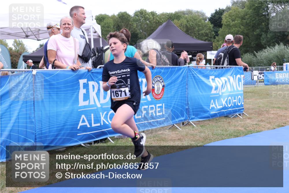 31.08.2025 - Elbe Triathlon Hamburg Strokosch-Dieckow http://msf.ph/oto/8657857 31.08.2025 13:02:23 Ziel 1671, 1705 meine-sportfotos.de
