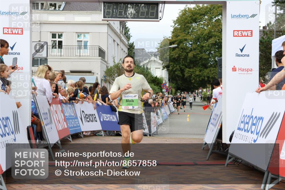 31.08.2025 - 21. Blankeneser Heldenlauf Strokosch-Dieckow http://msf.ph/oto/8657858 31.08.2025 10:53:25 Ziel 3356, 3371, 3272 meine-sportfotos.de