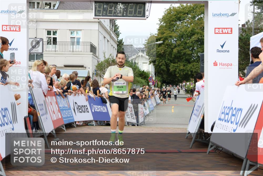 31.08.2025 - 21. Blankeneser Heldenlauf Strokosch-Dieckow http://msf.ph/oto/8657875 31.08.2025 10:53:25 Ziel 3356, 3371, 3272 meine-sportfotos.de