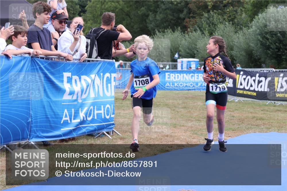 31.08.2025 - Elbe Triathlon Hamburg Strokosch-Dieckow http://msf.ph/oto/8657891 31.08.2025 13:03:25 Ziel 1698, 1699, 1708, 1719 meine-sportfotos.de