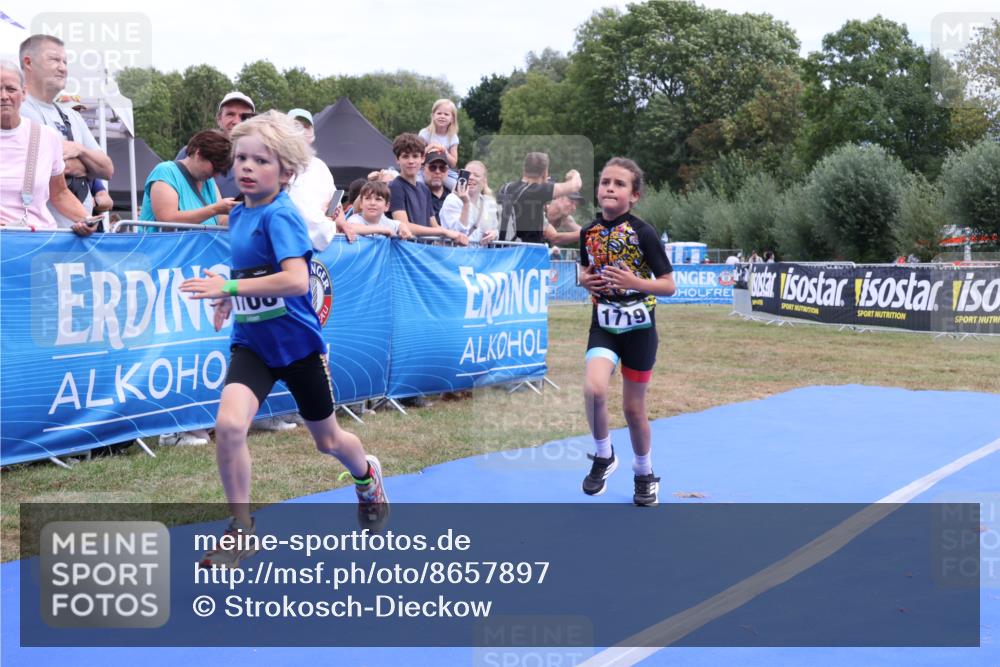 31.08.2025 - Elbe Triathlon Hamburg Strokosch-Dieckow http://msf.ph/oto/8657897 31.08.2025 13:03:26 Ziel 1698, 1699, 1708, 1719 meine-sportfotos.de
