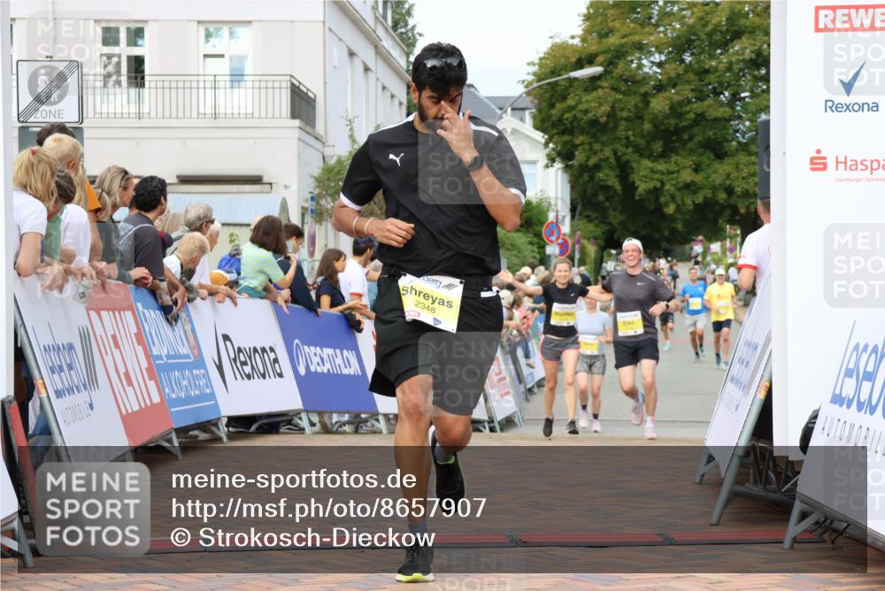 31.08.2025 - 21. Blankeneser Heldenlauf Strokosch-Dieckow http://msf.ph/oto/8657907 31.08.2025 10:28:11 Ziel 2348, 2067, 2140, 2133, 2261 meine-sportfotos.de