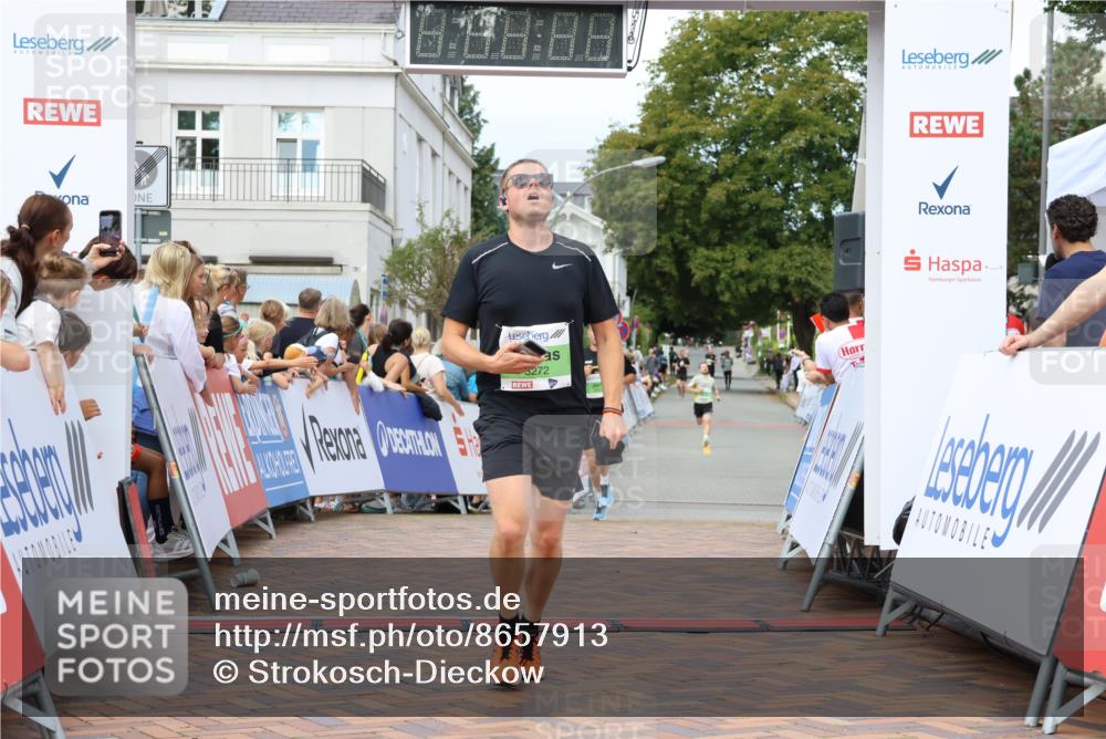 31.08.2025 - 21. Blankeneser Heldenlauf Strokosch-Dieckow http://msf.ph/oto/8657913 31.08.2025 10:53:18 Ziel 3371, 3636, 3272 meine-sportfotos.de