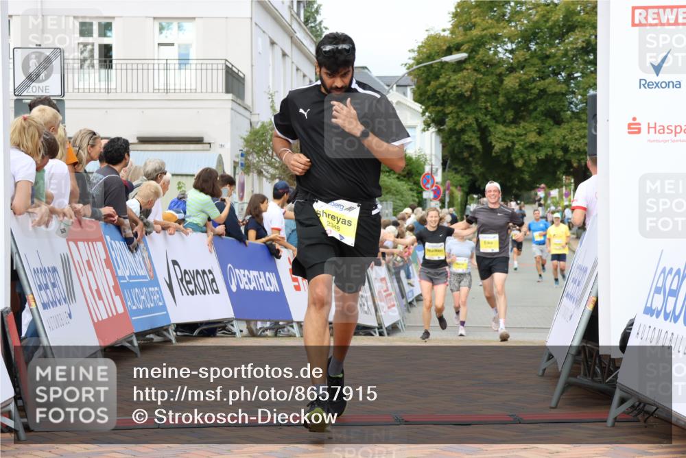 31.08.2025 - 21. Blankeneser Heldenlauf Strokosch-Dieckow http://msf.ph/oto/8657915 31.08.2025 10:28:11 Ziel 2348, 2067, 2140, 2133, 2261 meine-sportfotos.de