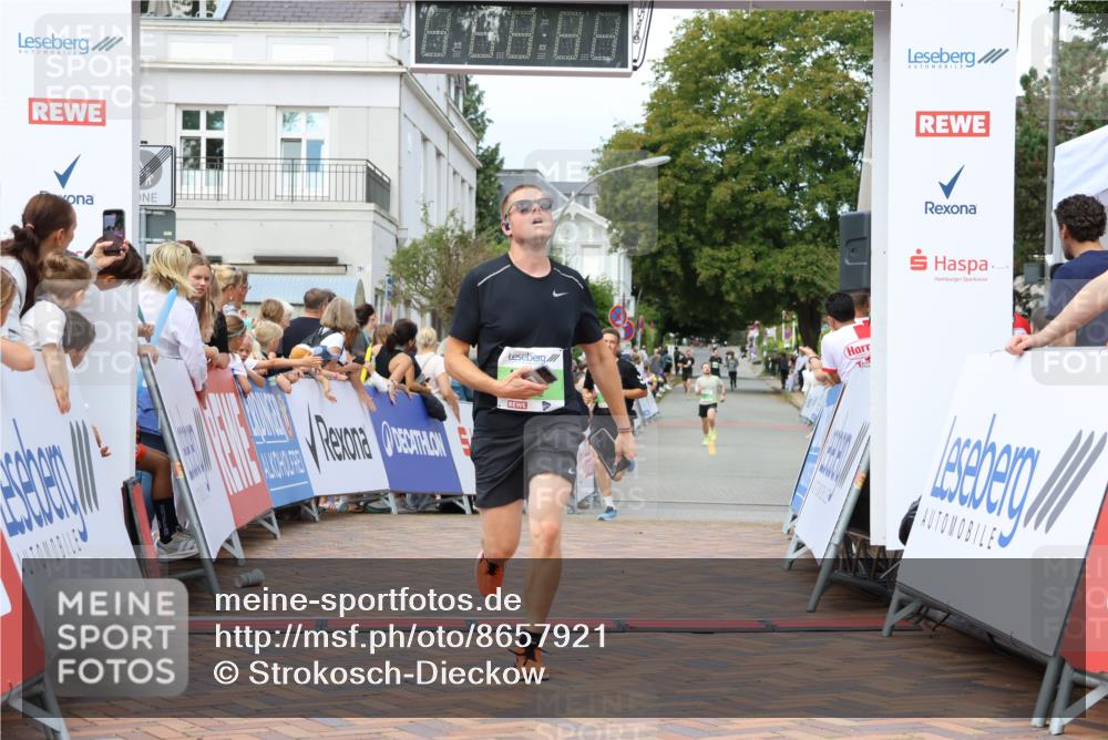 31.08.2025 - 21. Blankeneser Heldenlauf Strokosch-Dieckow http://msf.ph/oto/8657921 31.08.2025 10:53:17 Ziel 3371, 3636, 3272 meine-sportfotos.de