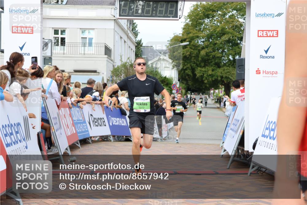 31.08.2025 - 21. Blankeneser Heldenlauf Strokosch-Dieckow http://msf.ph/oto/8657942 31.08.2025 10:53:17 Ziel 3371, 3636, 3272 meine-sportfotos.de