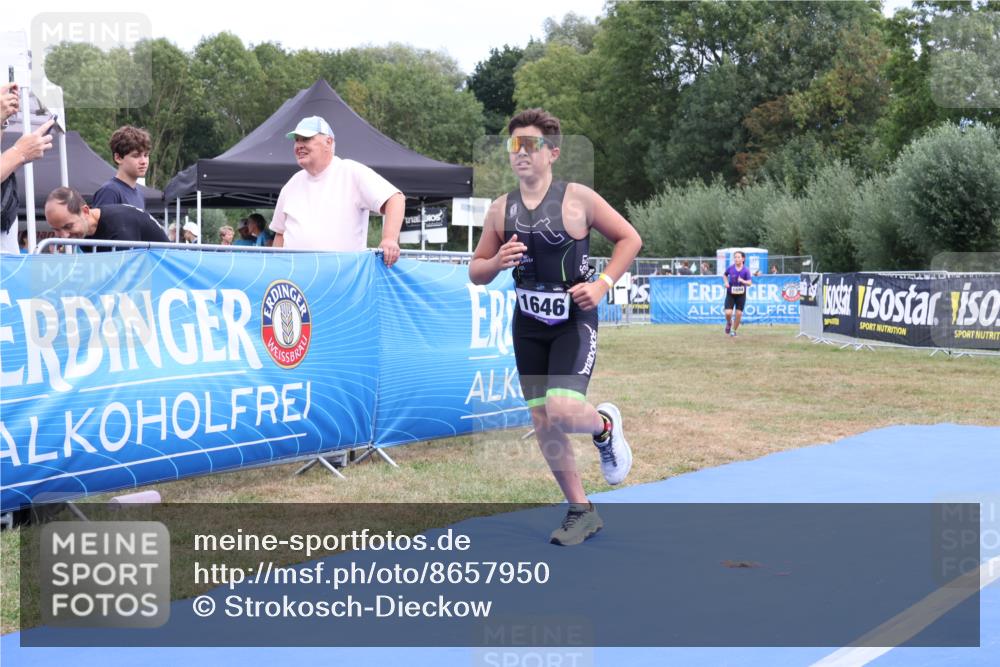 31.08.2025 - Elbe Triathlon Hamburg Strokosch-Dieckow http://msf.ph/oto/8657950 31.08.2025 13:05:03 Ziel 1646, 1694 meine-sportfotos.de