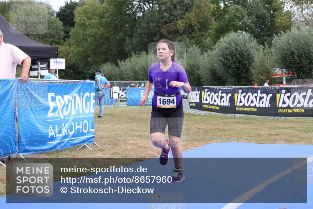 31.08.2025 - Elbe Triathlon Hamburg Strokosch-Dieckow http://msf.ph/oto/8657960 31.08.2025 13:05:10 Ziel 1694 meine-sportfotos.de