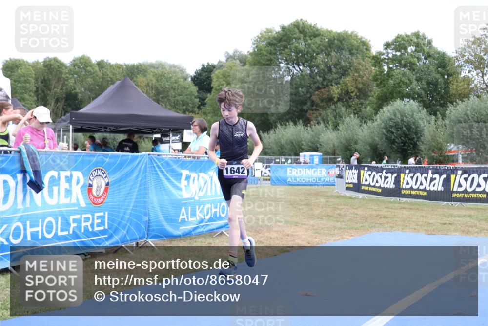 31.08.2025 - Elbe Triathlon Hamburg Strokosch-Dieckow http://msf.ph/oto/8658047 31.08.2025 13:09:31 Ziel 1642 meine-sportfotos.de