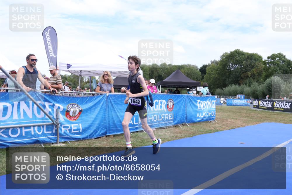 31.08.2025 - Elbe Triathlon Hamburg Strokosch-Dieckow http://msf.ph/oto/8658054 31.08.2025 13:09:32 Ziel 1642 meine-sportfotos.de