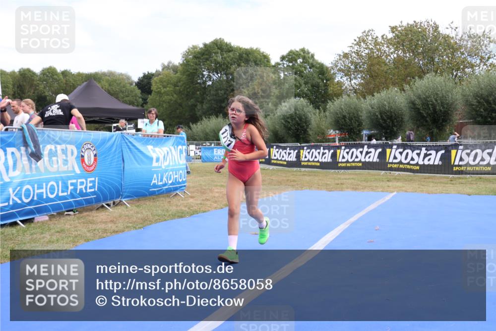 31.08.2025 - Elbe Triathlon Hamburg Strokosch-Dieckow http://msf.ph/oto/8658058 31.08.2025 13:09:54 Ziel 1717 meine-sportfotos.de