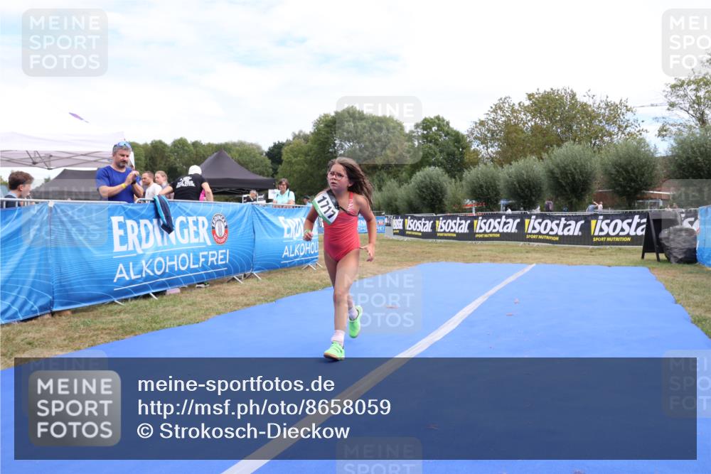 31.08.2025 - Elbe Triathlon Hamburg Strokosch-Dieckow http://msf.ph/oto/8658059 31.08.2025 13:09:54 Ziel 1717 meine-sportfotos.de
