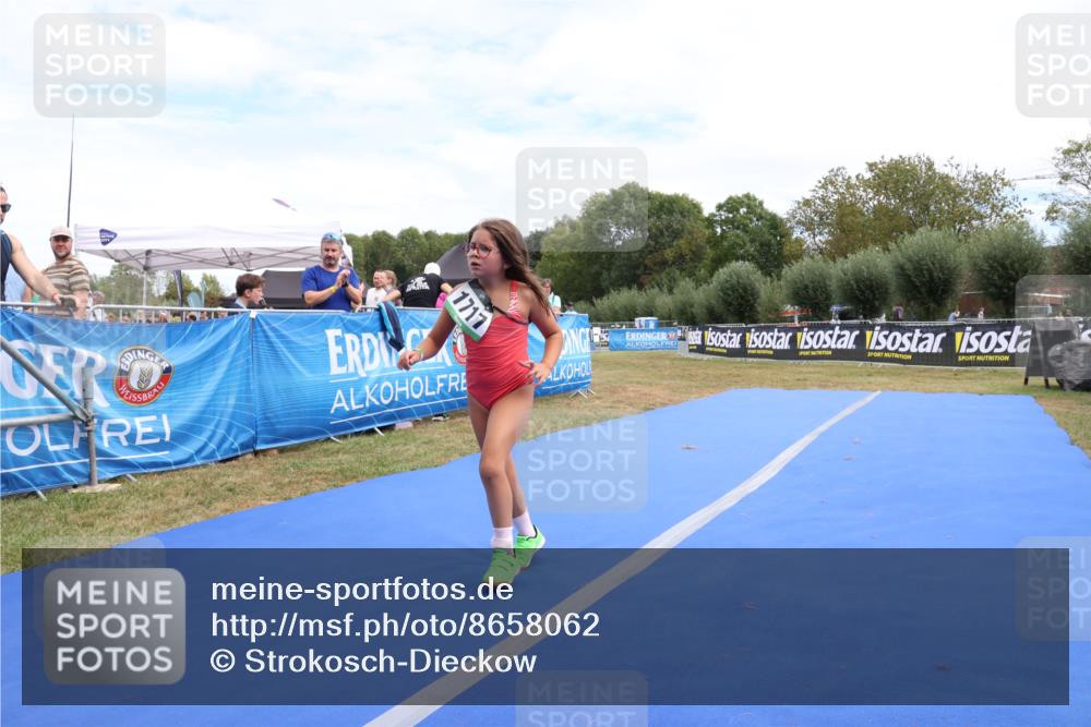 31.08.2025 - Elbe Triathlon Hamburg Strokosch-Dieckow http://msf.ph/oto/8658062 31.08.2025 13:09:54 Ziel 1717 meine-sportfotos.de