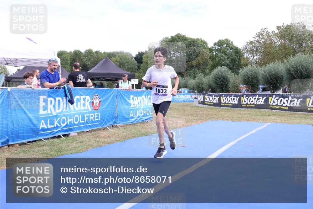 31.08.2025 - Elbe Triathlon Hamburg Strokosch-Dieckow http://msf.ph/oto/8658071 31.08.2025 13:10:17 Ziel 1633 meine-sportfotos.de