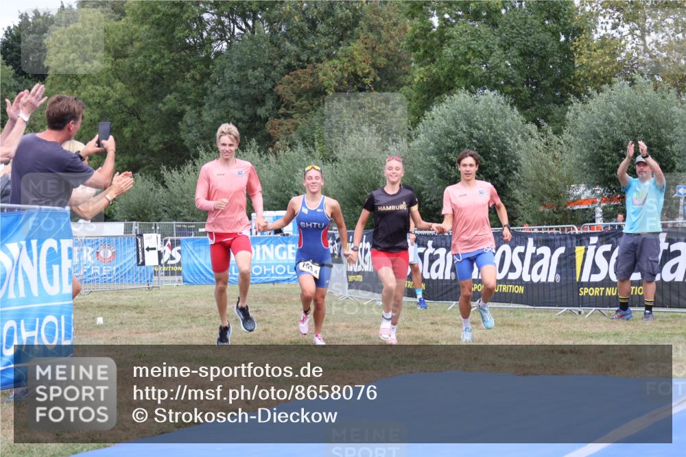 31.08.2025 - Elbe Triathlon Hamburg Strokosch-Dieckow http://msf.ph/oto/8658076 31.08.2025 15:49:53 Ziel  meine-sportfotos.de