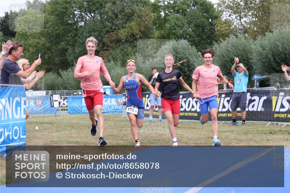 31.08.2025 - Elbe Triathlon Hamburg Strokosch-Dieckow http://msf.ph/oto/8658078 31.08.2025 15:49:54 Ziel  meine-sportfotos.de