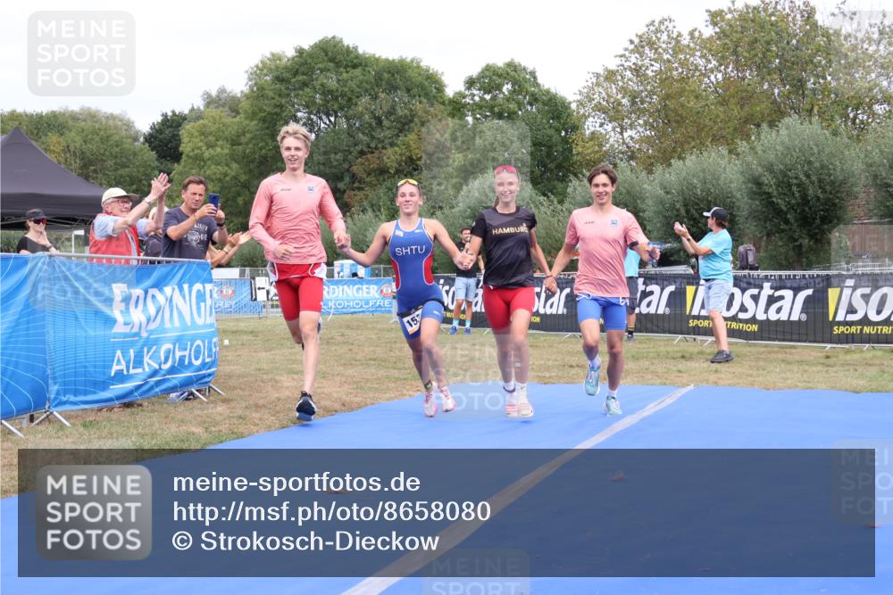 31.08.2025 - Elbe Triathlon Hamburg Strokosch-Dieckow http://msf.ph/oto/8658080 31.08.2025 15:49:55 Ziel  meine-sportfotos.de