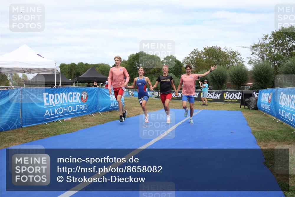 31.08.2025 - Elbe Triathlon Hamburg Strokosch-Dieckow http://msf.ph/oto/8658082 31.08.2025 15:49:56 Ziel  meine-sportfotos.de