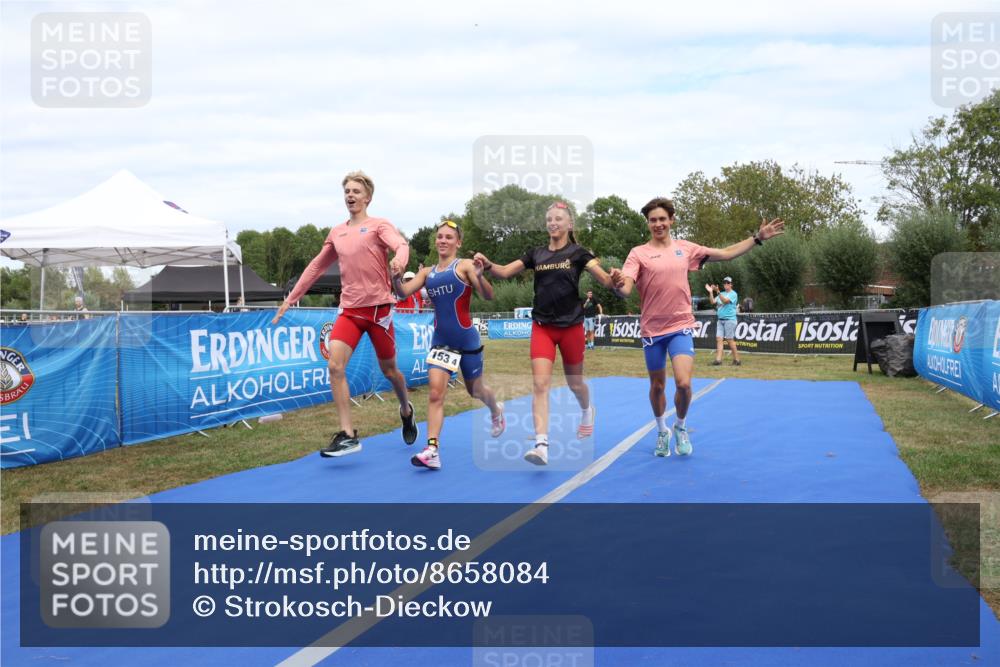 31.08.2025 - Elbe Triathlon Hamburg Strokosch-Dieckow http://msf.ph/oto/8658084 31.08.2025 15:49:56 Ziel  meine-sportfotos.de