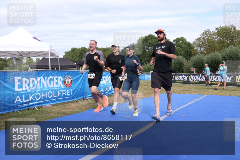 31.08.2025 - Elbe Triathlon Hamburg Strokosch-Dieckow http://msf.ph/oto/8658117 31.08.2025 15:59:35 Ziel  meine-sportfotos.de