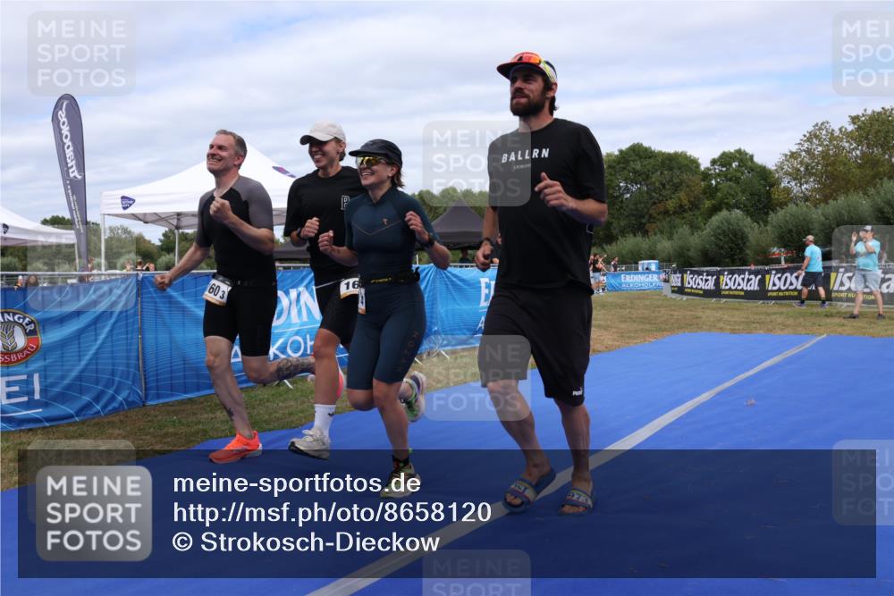 31.08.2025 - Elbe Triathlon Hamburg Strokosch-Dieckow http://msf.ph/oto/8658120 31.08.2025 15:59:36 Ziel  meine-sportfotos.de