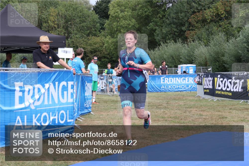 31.08.2025 - Elbe Triathlon Hamburg Strokosch-Dieckow http://msf.ph/oto/8658122 31.08.2025 15:59:46 Ziel  meine-sportfotos.de