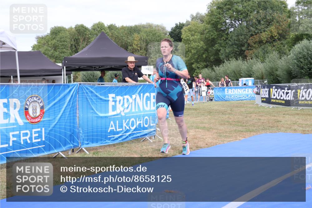31.08.2025 - Elbe Triathlon Hamburg Strokosch-Dieckow http://msf.ph/oto/8658125 31.08.2025 15:59:47 Ziel  meine-sportfotos.de