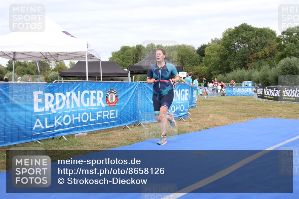 31.08.2025 - Elbe Triathlon Hamburg Strokosch-Dieckow http://msf.ph/oto/8658126 31.08.2025 15:59:47 Ziel  meine-sportfotos.de