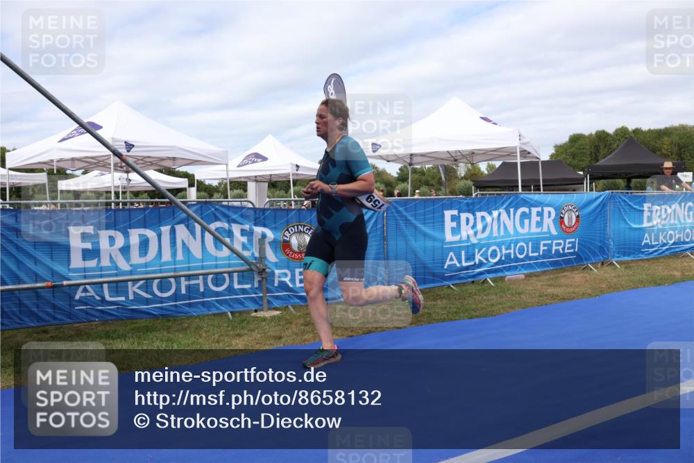 31.08.2025 - Elbe Triathlon Hamburg Strokosch-Dieckow http://msf.ph/oto/8658132 31.08.2025 15:59:49 Ziel  meine-sportfotos.de